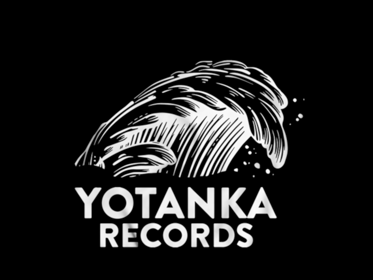 Yotanka Wave Black T-shirt